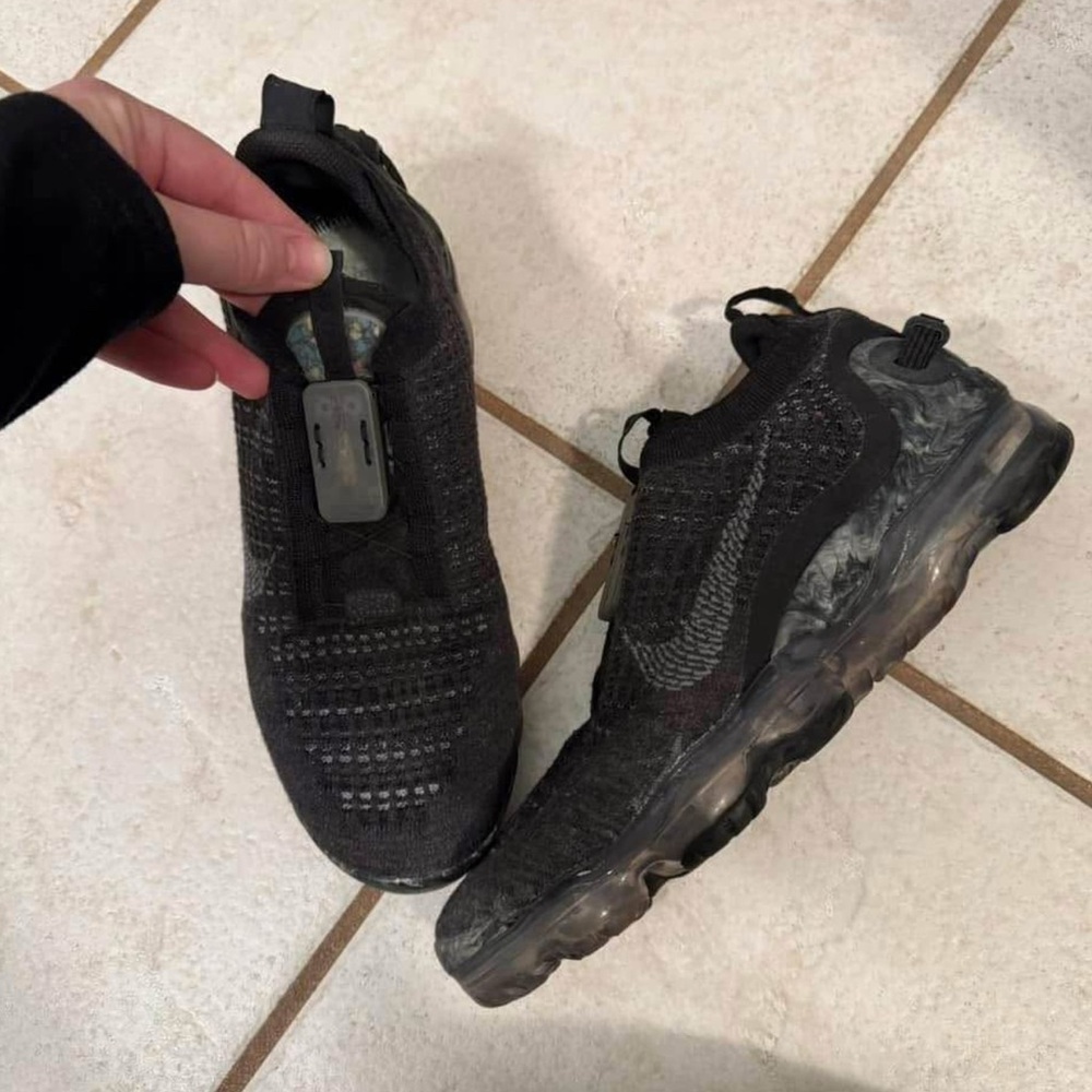 Nike Black VaporMax Athletic Shoes Sleek Design